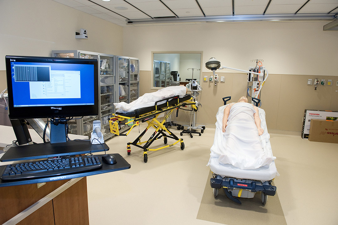 Machines and beds on the health lab hospital environment