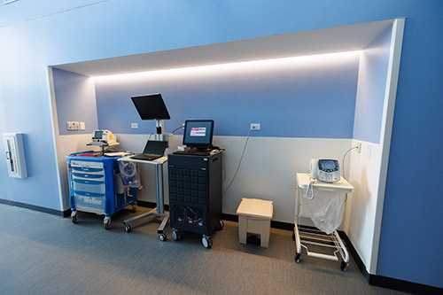 A room equipped with a computer and a table, illustrating a practical setting for productivity and focus.